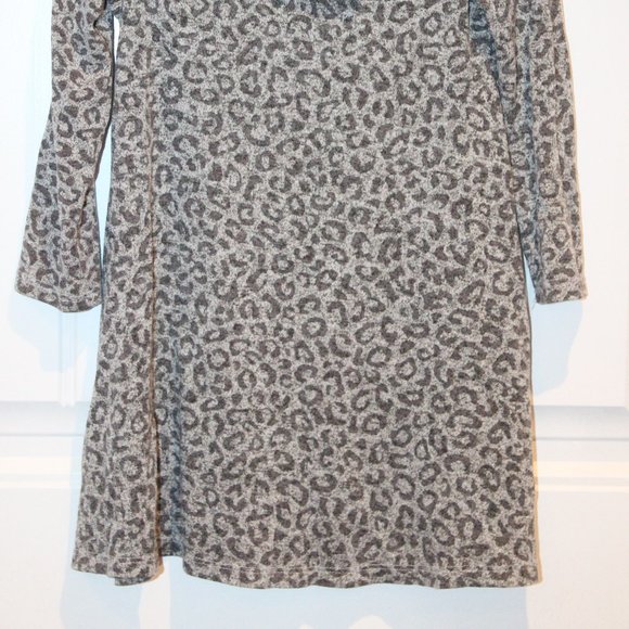 3/$25 🏷 Old Navy Grey Leopard Sweater Dress Size 3T - Picture 3 of 3
